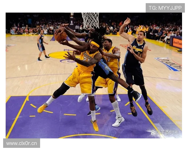 勇士六人上双加时险胜火箭