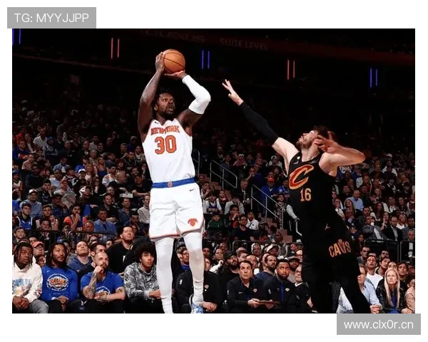 华子比赛中聊橄榄球 康利感叹不易